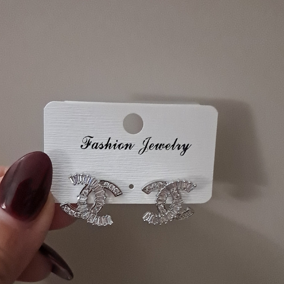 Fashion Jewelry Silver Crystal Earrings - Picture 1 of 3